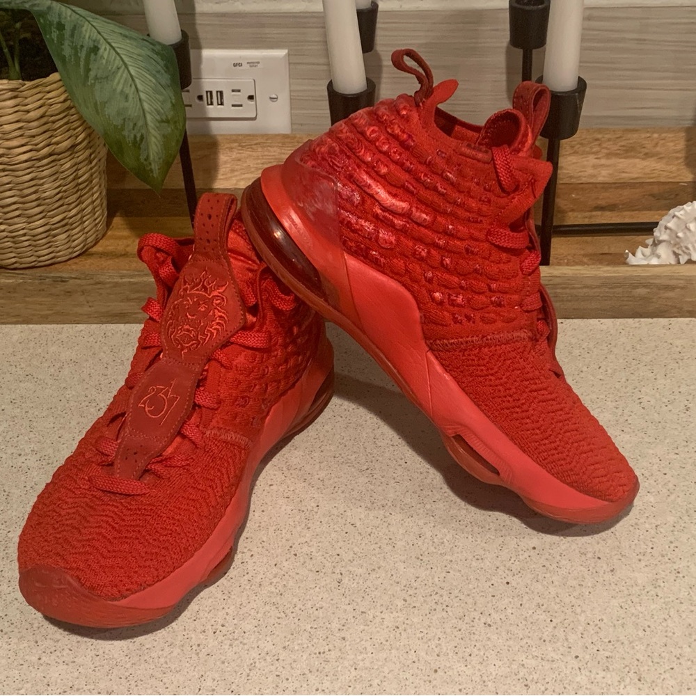 Nike Lebron 17 ‘red carpet’